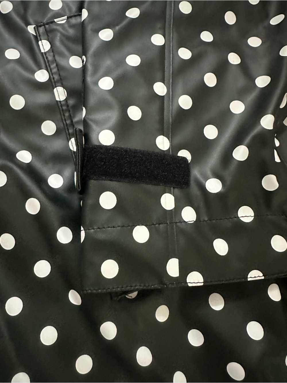 Lulu Mac polka dot hooded rain jacket in black/white - Picture 8 of 10